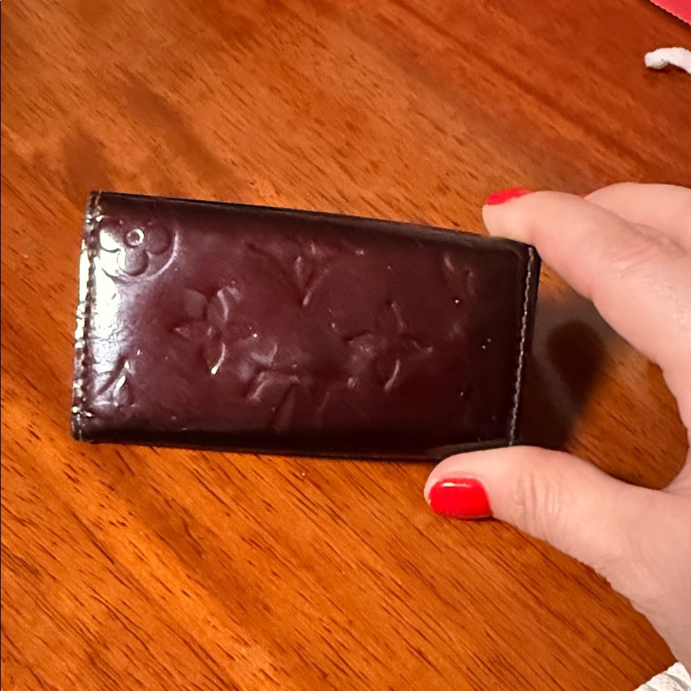 Louis Vuitton Amarante Vernis Key Holder - Picture 2 of 12